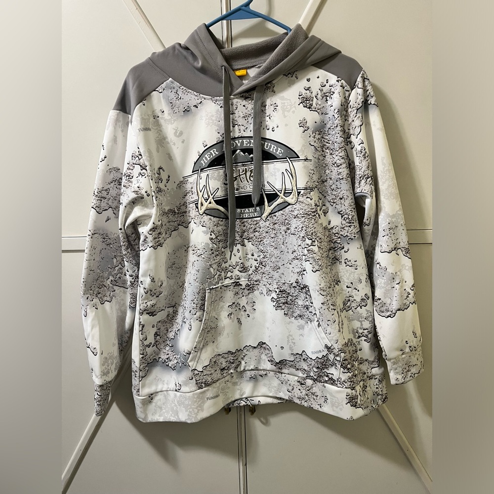 Women’s Large SHE outdoor sweatshirt. NWT
